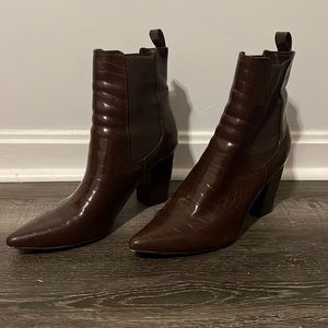 EUC Steve Madden Pointed-Tow Ankle Booties
